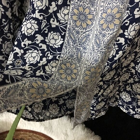 White Stag Slit bottom Chiffon Top - Picture 8 of 10